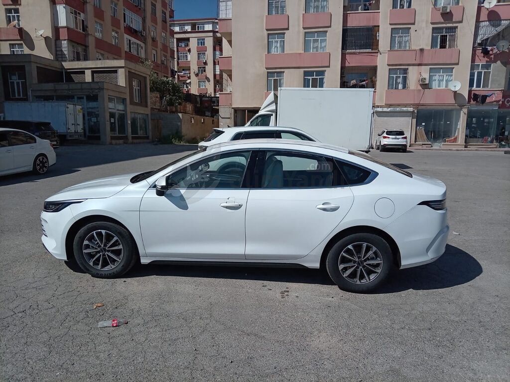BYD Qin Plus: 1.5 l 2025 il Sedan 01-CZ-608 — Avtomobillər, Bakı (4)