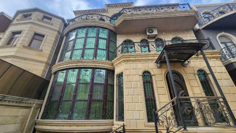 Satılır 9 otaqlı həyət evi/bağ evi 550 m² — 450 000 ₼ · Bakı · Ev, villa Satılır 9 otaqlı həyət evi/bağ evi 550 m² — Bakı