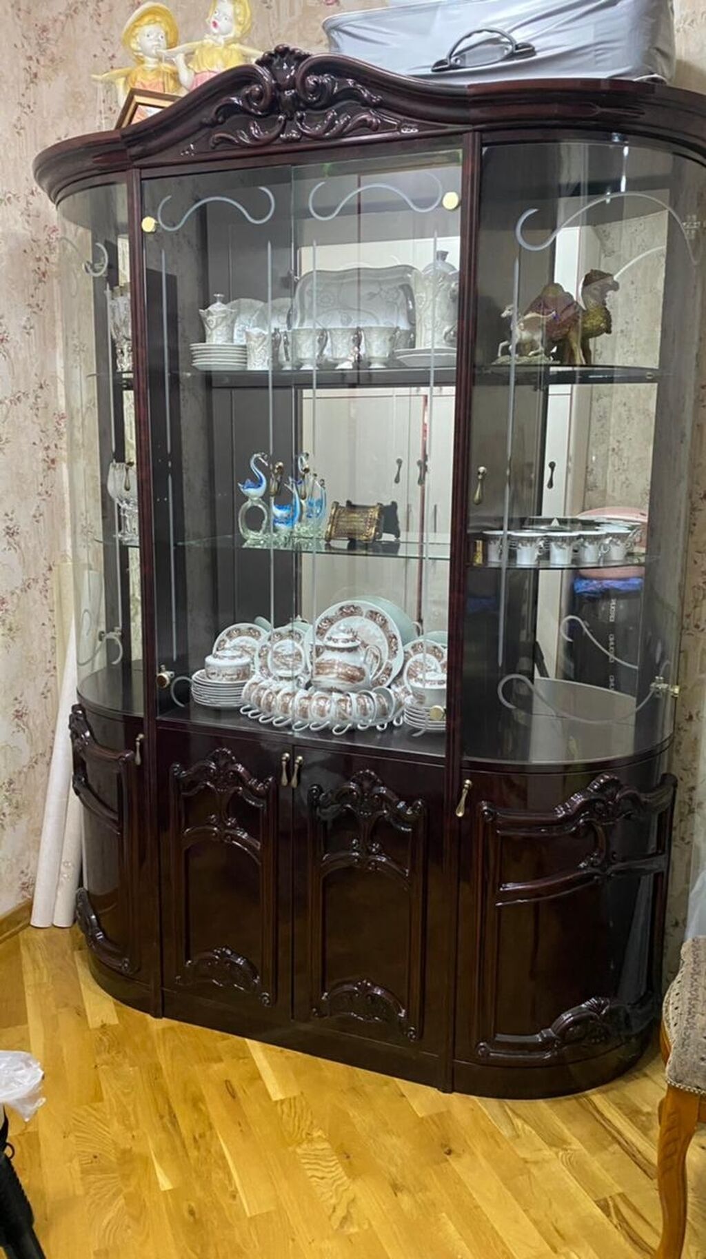 Qorka (bufet-vitrin) satılır. - Material: ağac karkas, tünd qəhvəyi — Qonaq otağı üçün, Digah (2)