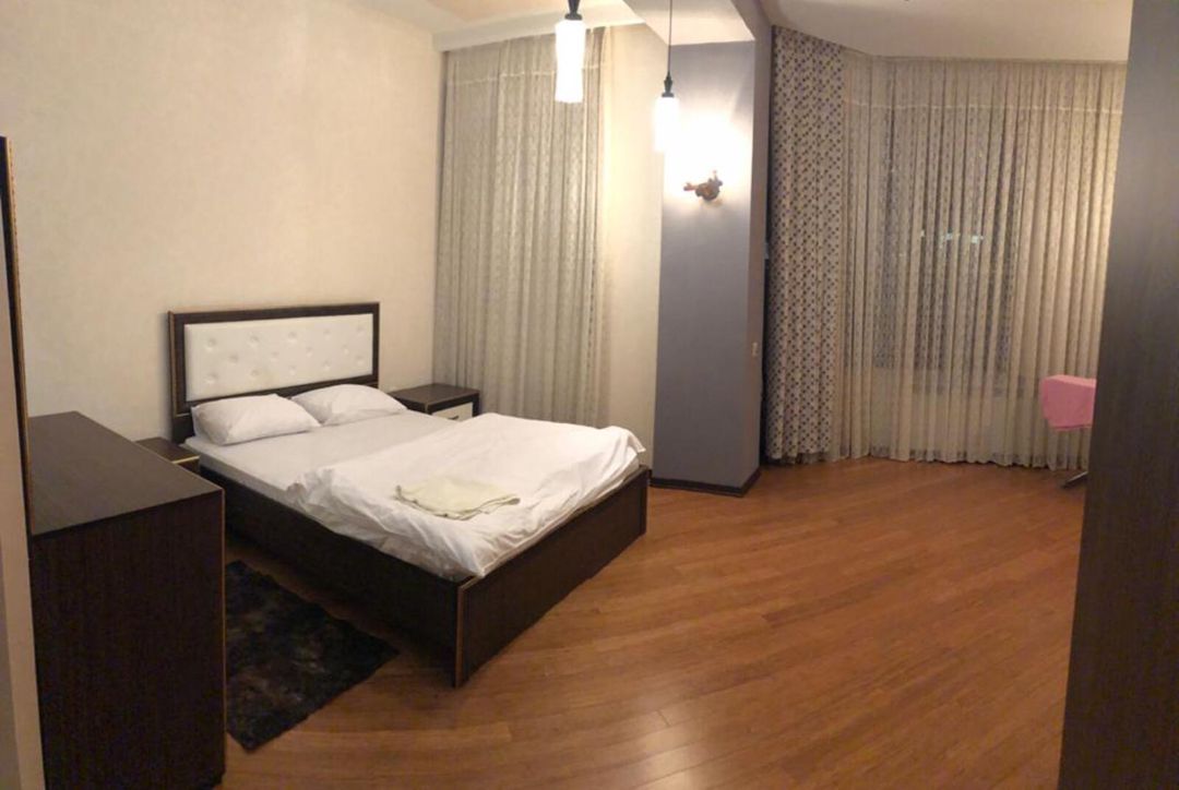 İcarəyə verilir 4 otaqlı yeni tikili 210 m² — Mənzil, Bakı (8)