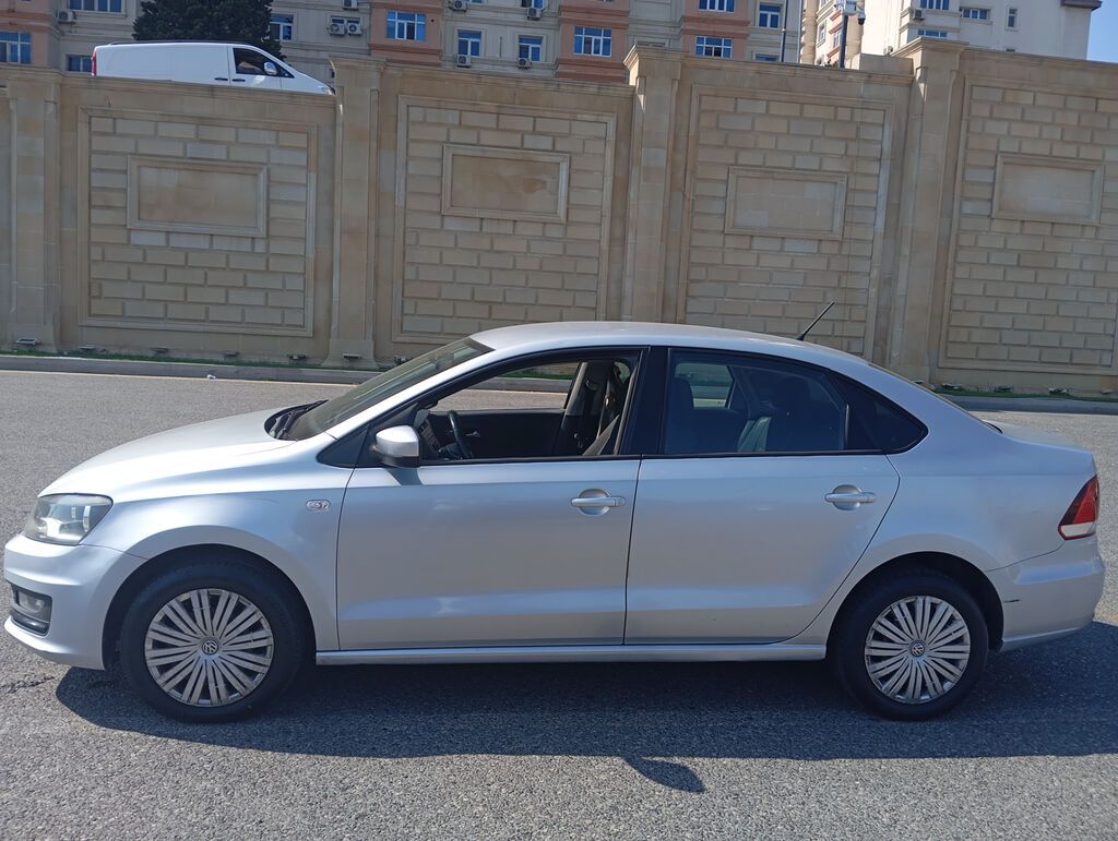 Volkswagen Polo: 1.6 l 2018 il Sedan — Avtomobillər, Bakı (4)