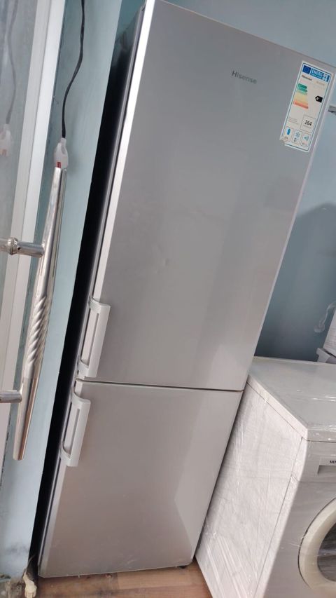 Hisense iki qapılı soyuducu - Rəng: gümüş (inox üslubunda) - Üstdə — Bakı