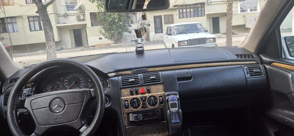 Mercedes E 240, 2.4 L, 1999 il, 444 579 km 10-MU-298 — Avtomobillər, Gəncə (3)