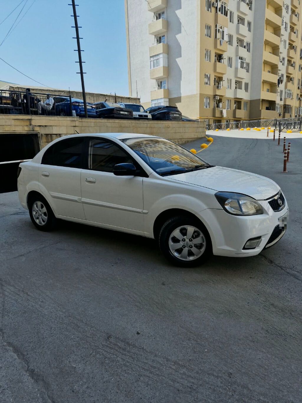 Kia Rio: 1.6 l 2011 il Sedan — Avtomobillər, Xırdalan (10)