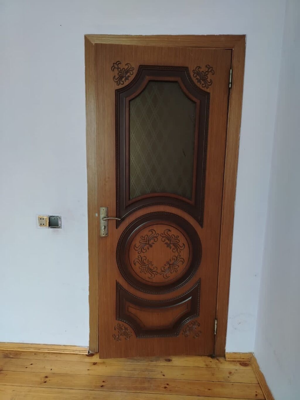 3 eded qapı satlir 1 ededi 50.azn Unvan Hövsan Aylin — Pəncərələr, qapılar, balkonlar, Bakı