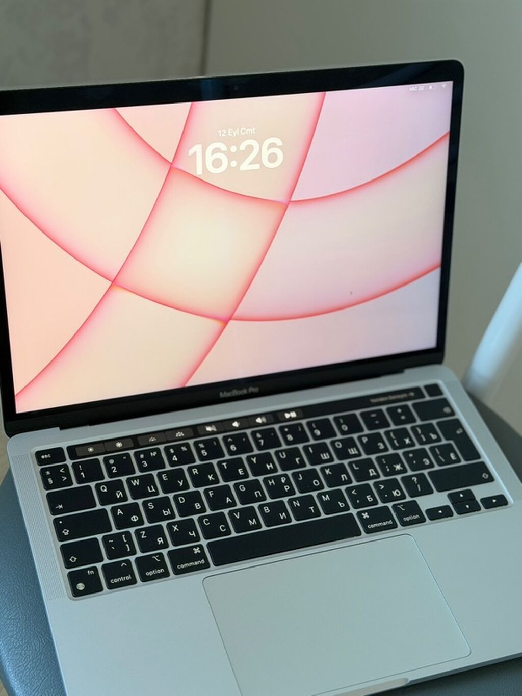 Apple MacBook Pro 13" (Touch Bar) - Gümüş rəngli alüminium korpus — Apple Macbook, Bakı (3)