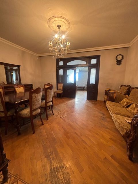 Satılır 3 otaqlı köhnə tikili 120 m² — Bakı