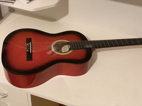 Klassik gitara, İşlənmiş — 95 ₼ · Bakı · Musiqiə alətləri Klassik gitara, İşlənmiş — Bakı