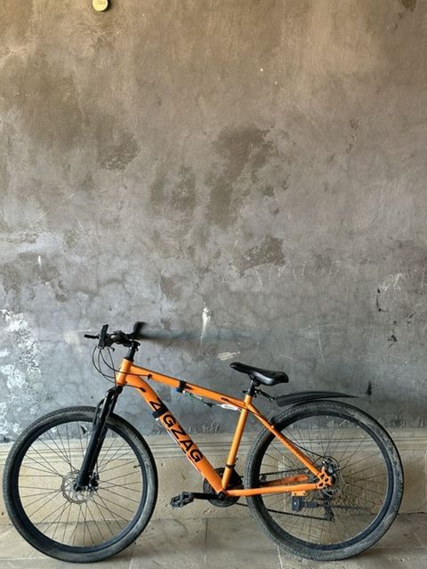 Zigzag dağ velosipedi – narıncı rəng - Geniş alumini(um) gövdə, düz — 220 ₼ · Gəncə · Dağ velosipedləri Zigzag dağ velosipedi – narıncı rəng - Geniş alumini(um) gövdə, düz — Gəncə