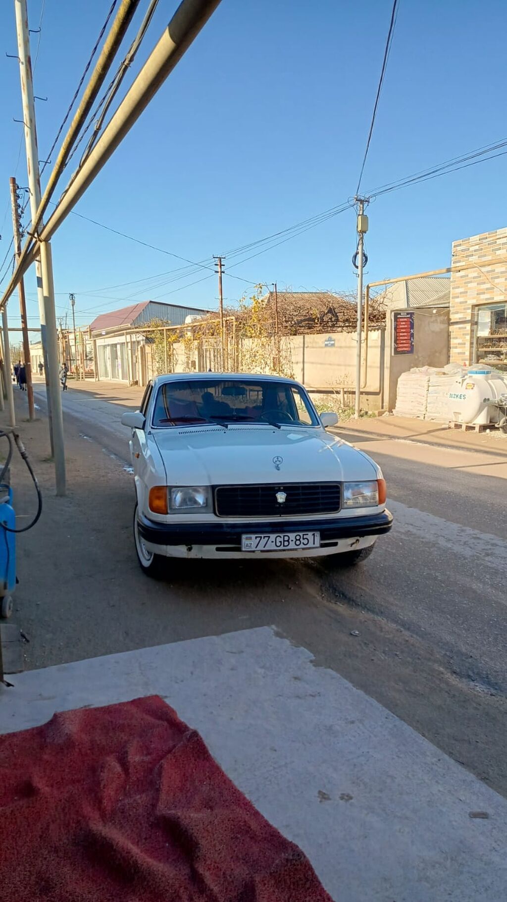VAZ-24 “QAZ Volqa” klassik sedan - Kuzov: 4 qapılı sedan, ağ rəng 77-GB-851 — Avtomobillər, Bakı (2)