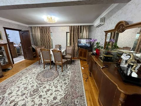 Satılır 6 otaqlı həyət evi/bağ evi 320 m² — 280 000 ₼ · Bakı · Ev, villa Satılır 6 otaqlı həyət evi/bağ evi 320 m² — Bakı
