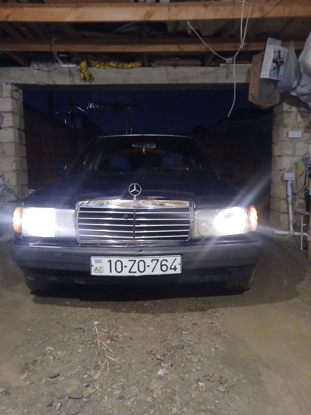 Mercedes-Benz 190 (W201) sedan - Kuzov: 4 qapı, qara rəng - Nömrə 10-ZO-764 — Avtomobillər, Sumqayıt (4)