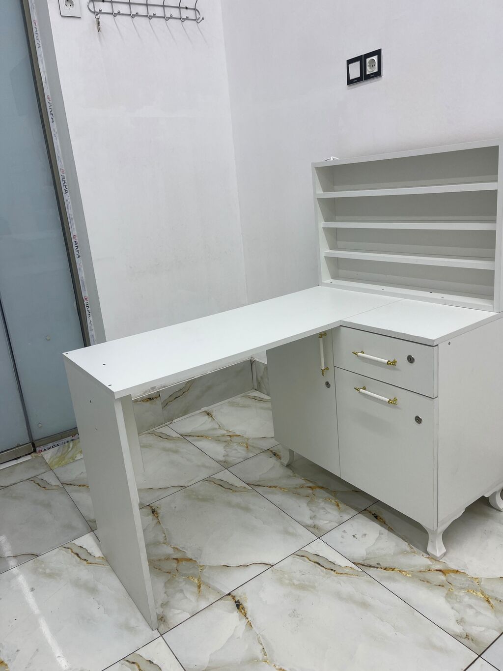 2 ədəd manikür masası satılır. 1i 150 Azn. 2 ay işlənib yeni kimidir — Salon mebeli, Digah (2)