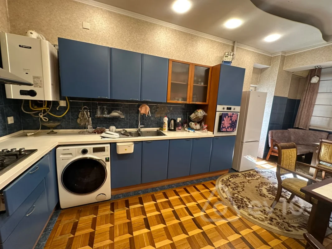 3 otaqlı mənzil, 140 m², Naxçıvani küçəsi — kirayə — Mənzil, Bakı