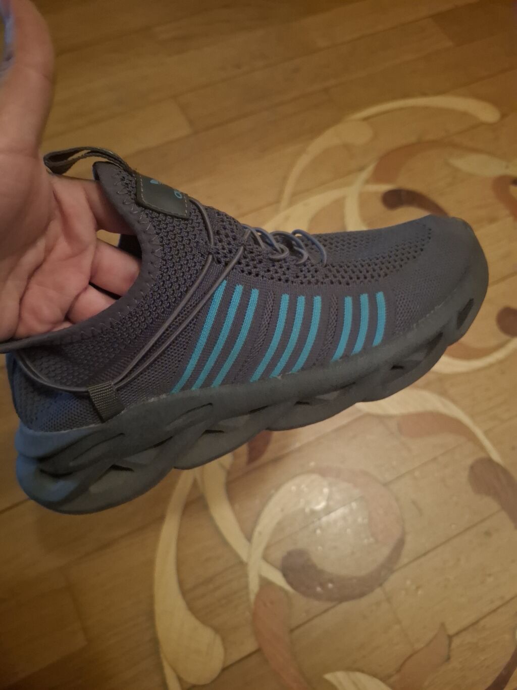 Adidas idman ayaqqabısı 42 olcu 200 manata alinib - Model: şnürlü — Krossovkalar, Bakı (2)
