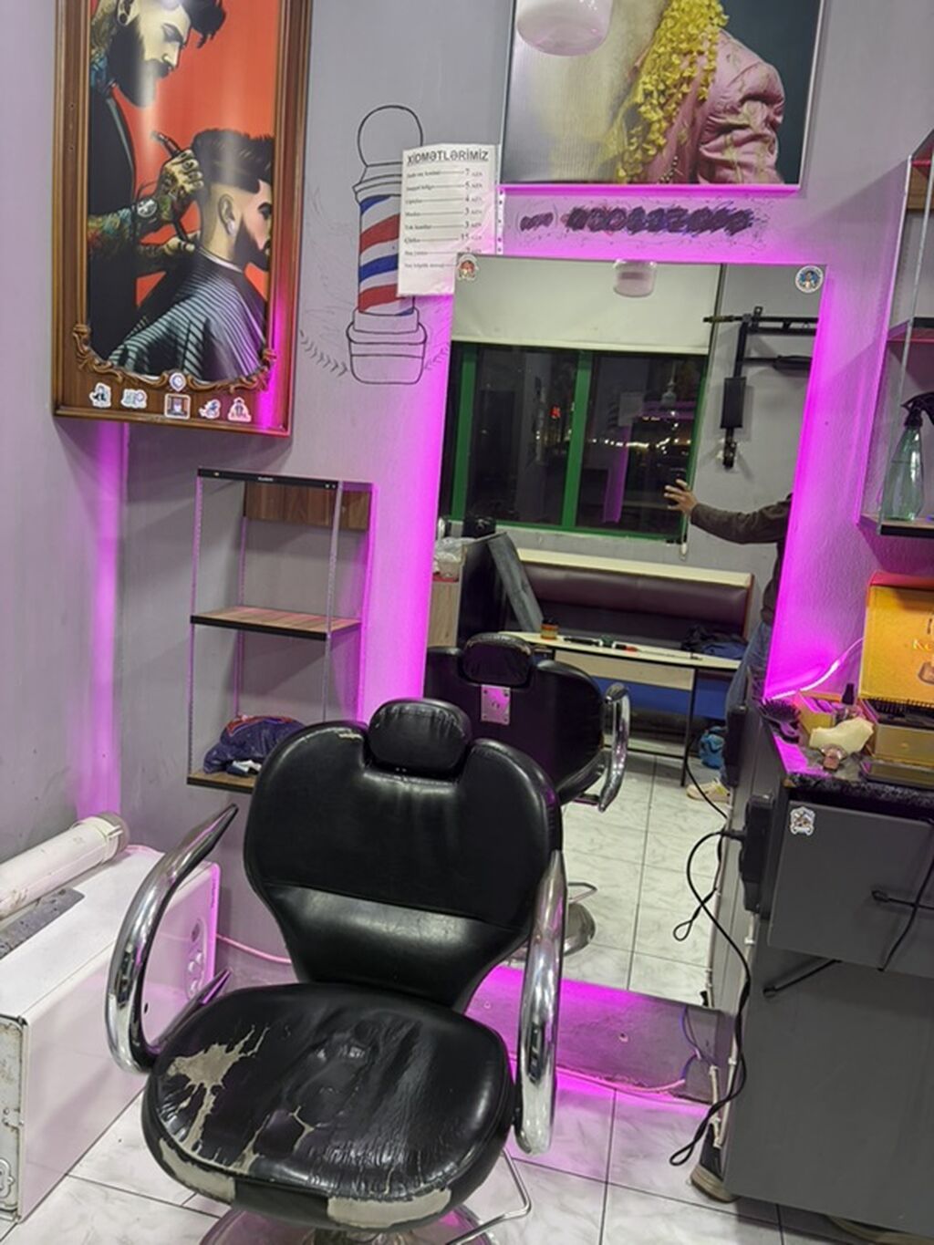 Salona kollektivlə işləçəyi bacarsan səliqəli əç işi olan berber — Salon mebeli, Sumqayıt (2)