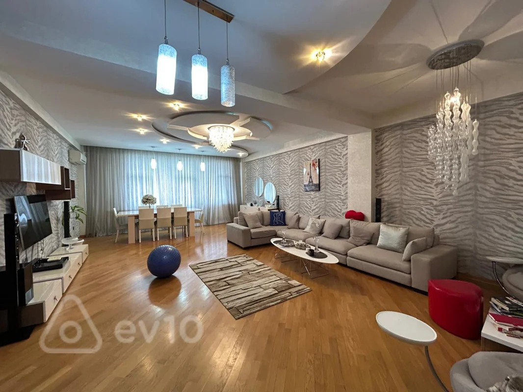 5 otaqlı mənzil, 202 m², Nəcəfqulu Rəfiyev küçəsi — Mənzil
