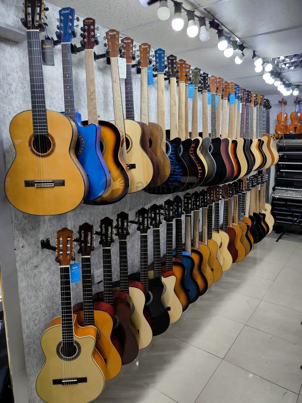Klassik gitara, Yeni, Ünvandan götürmə — Musiqiə alətləri, Bakı (11)