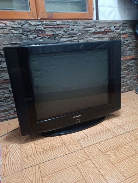 Televizor Samsung İşlənmişdir. Tək defekti üstündə az qırığı var — Bakı