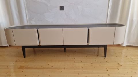 Yeni, Düz TV altlığı, Polkalı, Azərbaycan — 650 ₼ · Bərdə · Televizor altlıqları və standlar Yeni, Düz TV altlığı, Polkalı, Azərbaycan — Bərdə