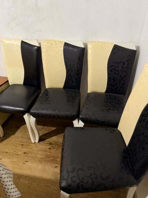 4 ədəd dəst stullar satılır. Matreal: koja Rəng: süd rəngiqara — 120 ₼ · Bakı · Stullar 4 ədəd dəst stullar satılır. Matreal: koja Rəng: süd rəngiqara — Bakı
