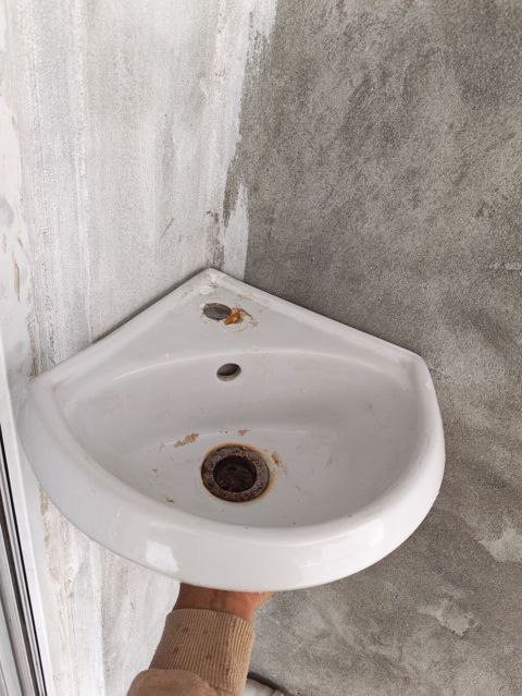 Künc tipli keramika əlüzyuyan lavabosu altlıqıda var - Divara — Gəncə