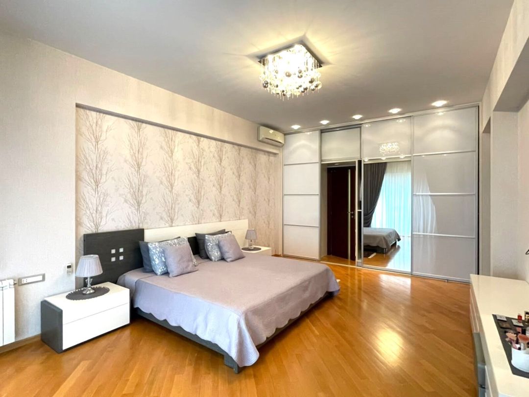 Satılır 4 otaqlı yeni tikili 200 m² — Mənzil, Bakı (7)