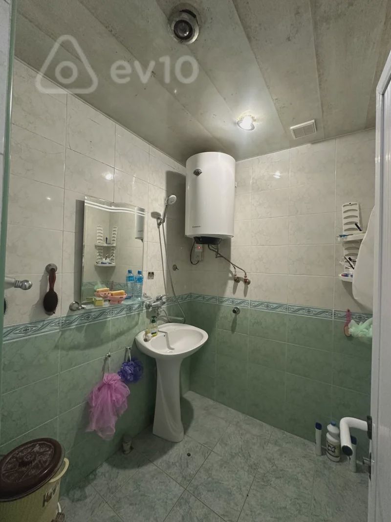 For sale: 2-room apartment (old building), 47 m² — Mənzil, Bakı (7)