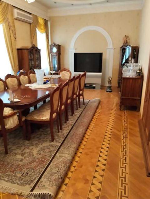 Satılır 7 otaqlı köhnə tikili 320 m² — 830 000 ₼ · Bakı · Mənzil Satılır 7 otaqlı köhnə tikili 320 m² — Bakı