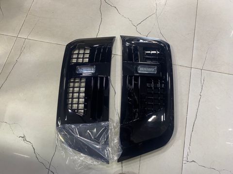 Land Rover Defender yan qanadı — Bakı