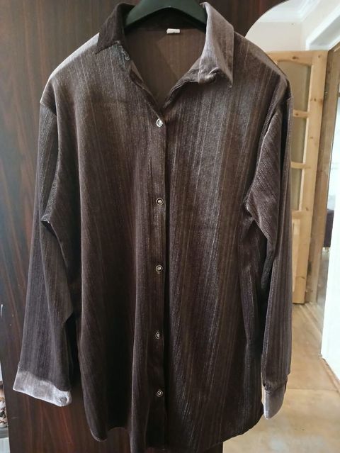 Qəhvəyi rəngdə kişi köynəyi - Klassik yaxalı, düyməli model - Uzunqol — 25 ₼ · Gəncə · Köynək Qəhvəyi rəngdə kişi köynəyi - Klassik yaxalı, düyməli model - Uzunqol — Gəncə