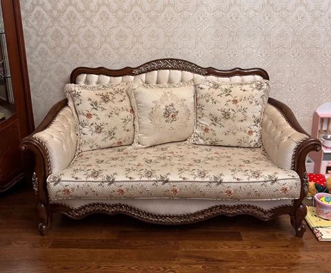 Klassik üslubda 3 nəfərlik divan - Material: Təbii ağac karkas, ceviz — Masazır