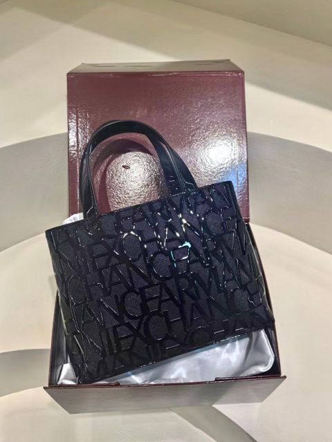 Kross-bodi çanta, Qara, Təbii dəri, 23 sm — 99.99 ₼ · Bakı · Mallar Kross-bodi çanta, Qara, Təbii dəri, 23 sm — Bakı