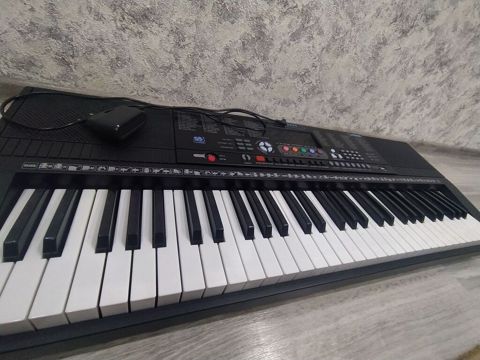Elektron sintezator – 61 klaviş - 61 ədəd tam ölçülü klaviş - Üst — Bakı