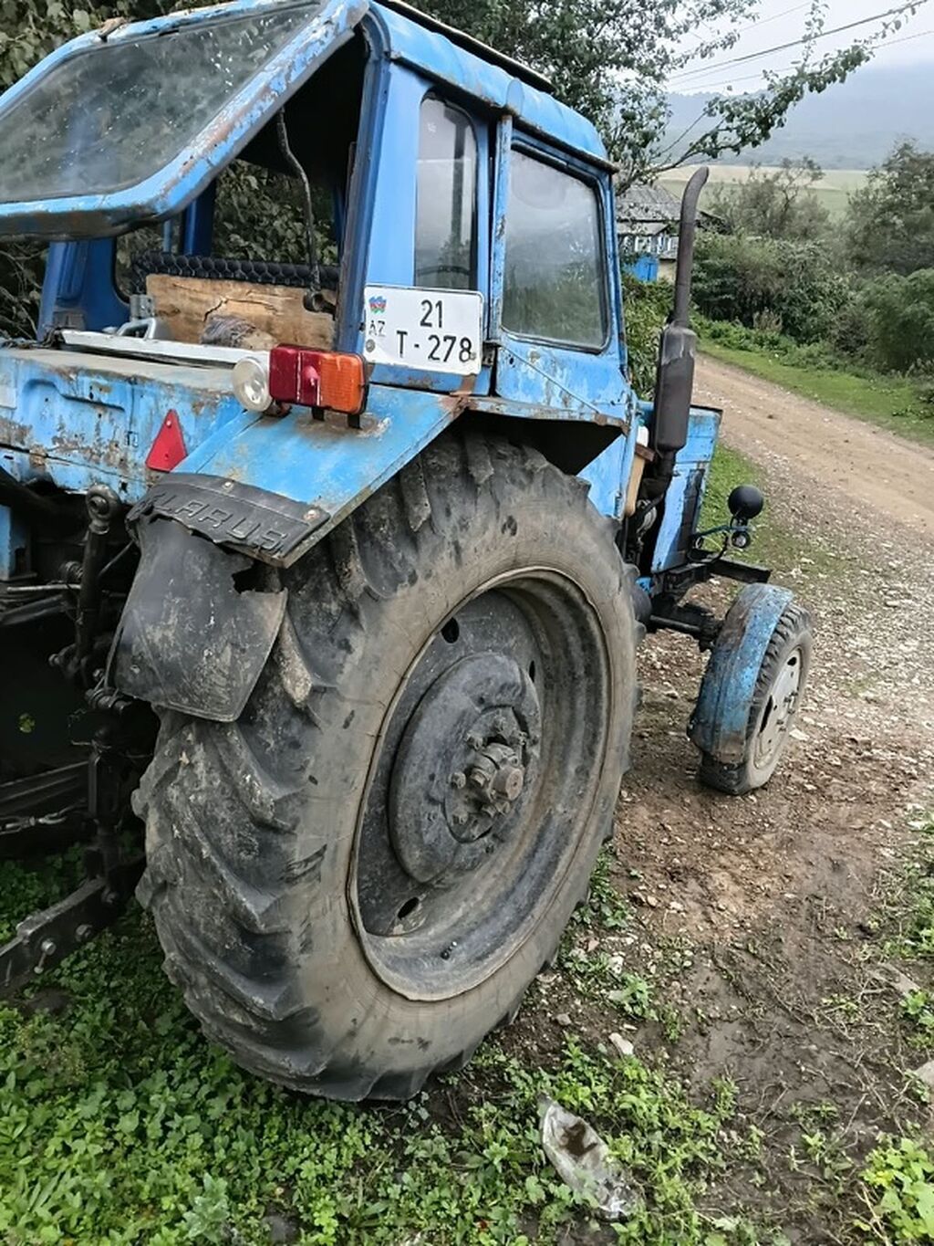 Minsk MTZ seriyasından mavi traktor - Güclü dizel mühərrik, ön tərəfdə — Traktorlar, Gədəbəy (3)