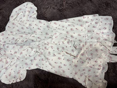 Ağ əsaslı, xırda çiçək naxışlı qadın donu. Yüngül və axıcı parça, yay — 7 ₼ · Digah · Gündəlik paltarlar Ağ əsaslı, xırda çiçək naxışlı qadın donu. Yüngül və axıcı parça, yay — Digah
