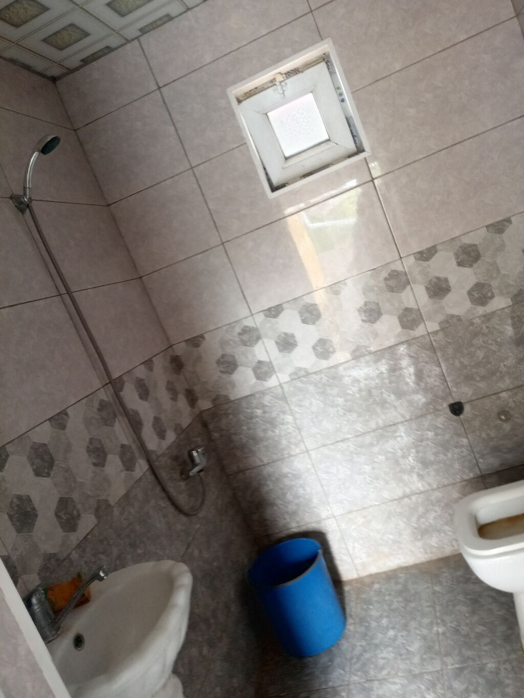Ev kirayə verilir Aleli adama verlirr kira 300 — Ev, villa, Bakı (3)