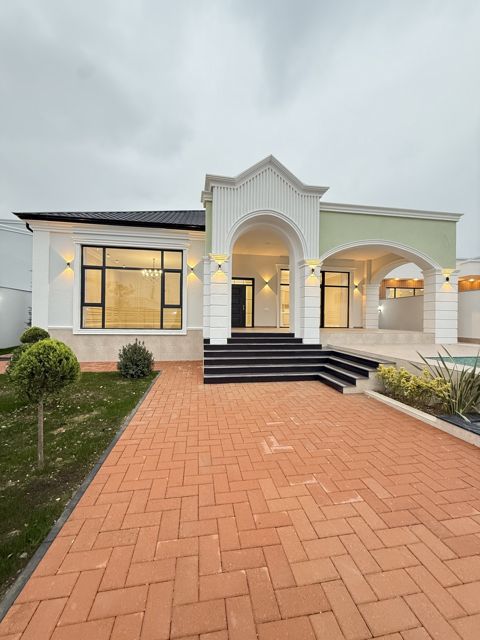 Satılır 5 otaqlı həyət evi/bağ evi 260 m² — 580 000 ₼ · Bakı · Ev, villa Satılır 5 otaqlı həyət evi/bağ evi 260 m² — Bakı