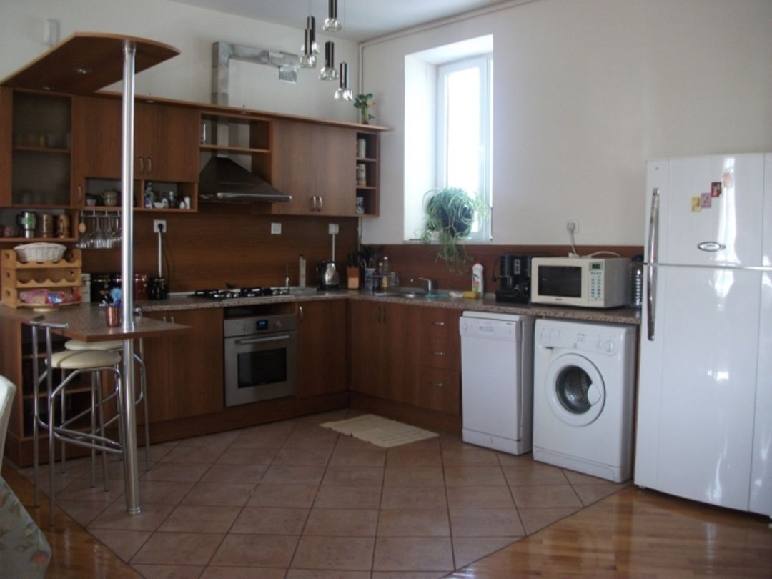 Satılır 5 otaqlı köhnə tikili 200 m² — Mənzil, Bakı (3)