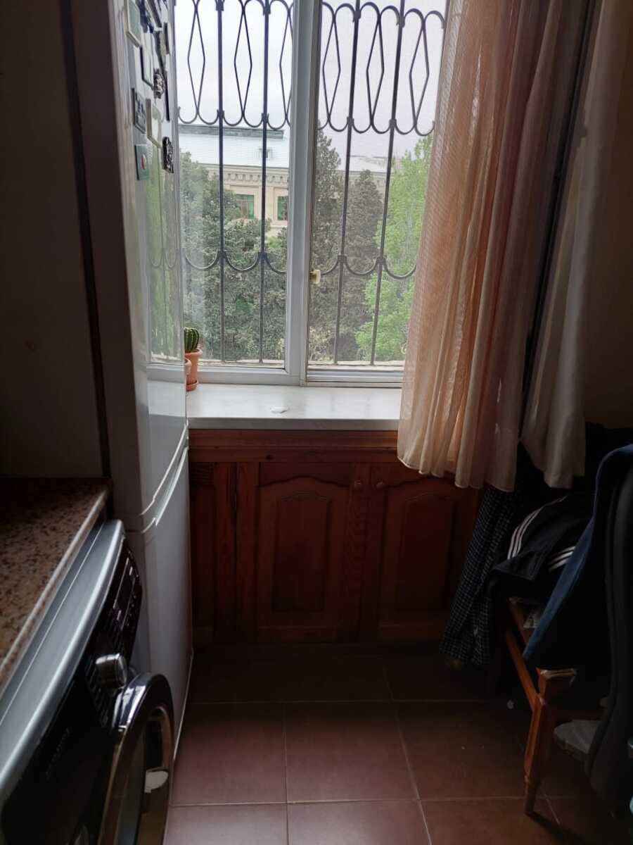 Satılır 2 otaqlı köhnə tikili 65 m² — Mənzil, Bakı (12)