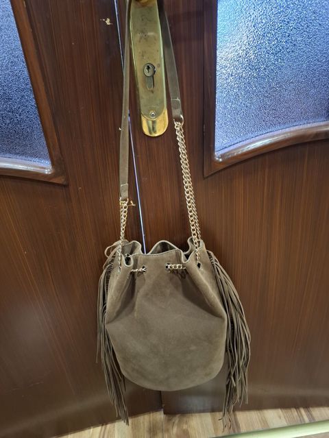 Qəhvəyi süet çiyin çantası – boho üslubunda - Material: yumşaq süet — Bakı