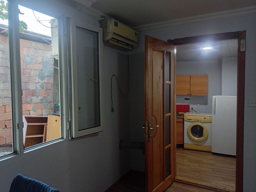 Ev 20 yanvar metrosuna piyada 10 dəqiqəlik məsafədə yerləşir. Qaz,su — Mənzil, Bakı (2)