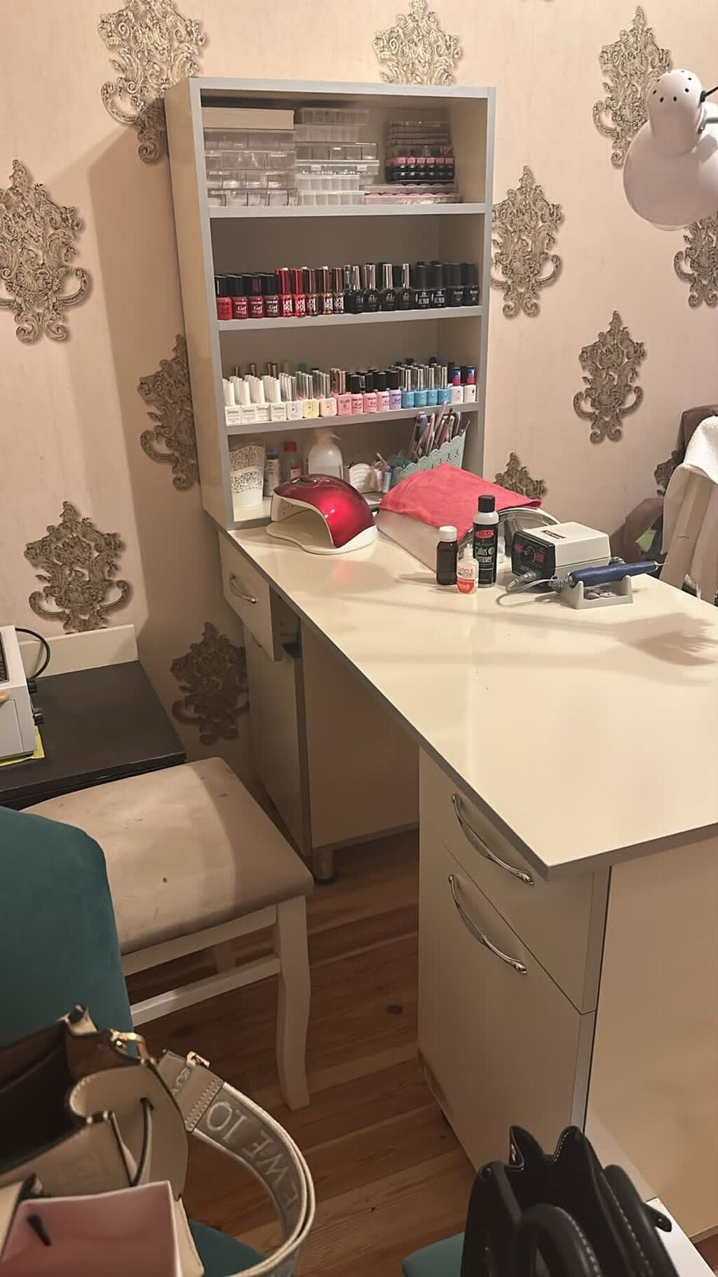 Manükr stolu 225 azn satılır Ünvan Nərimanov Pərvin 9933 — Salon mebeli, Bakı (2)