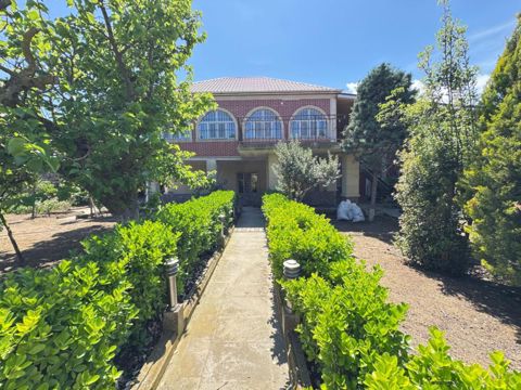 İcarəyə verilir 4 otaqlı həyət evi/bağ evi 250 m² — 1 000 ₼ · Bakı · Ev, villa İcarəyə verilir 4 otaqlı həyət evi/bağ evi 250 m² — Bakı