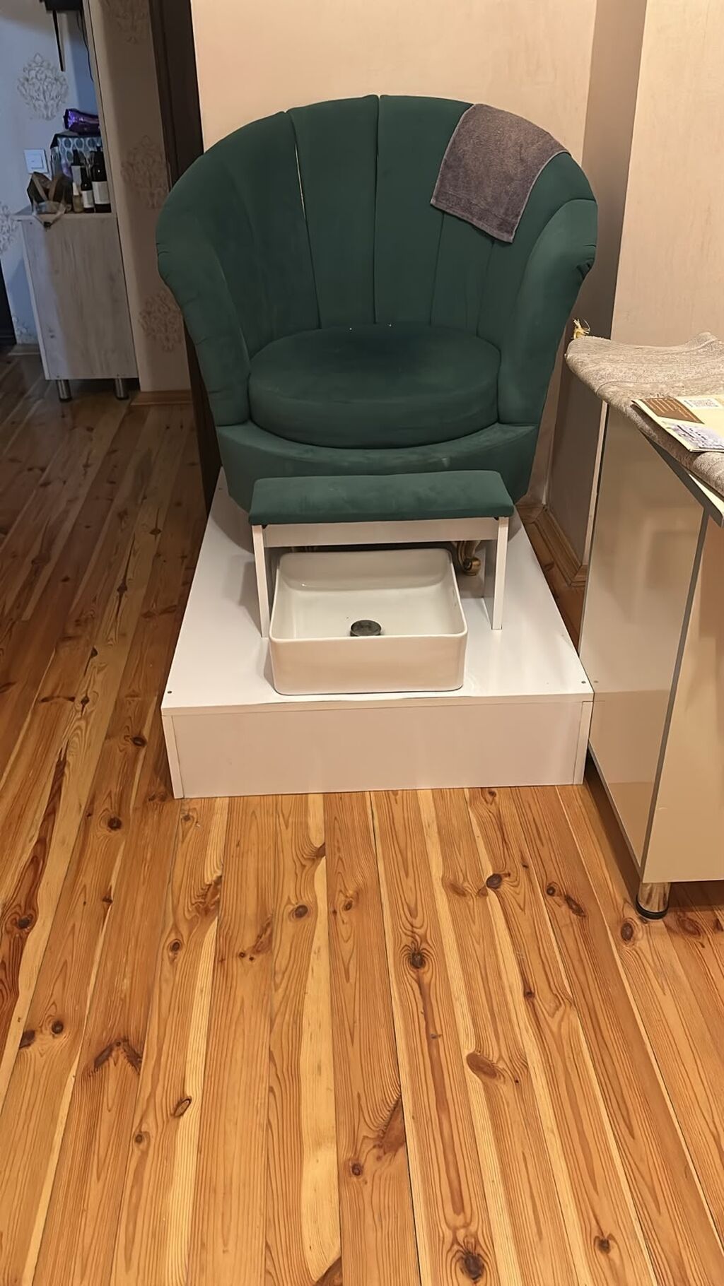 Pedikur kreslosu 180 azn. Unvan Nerimanov kod 9933iz tt — Salon mebeli, Digah