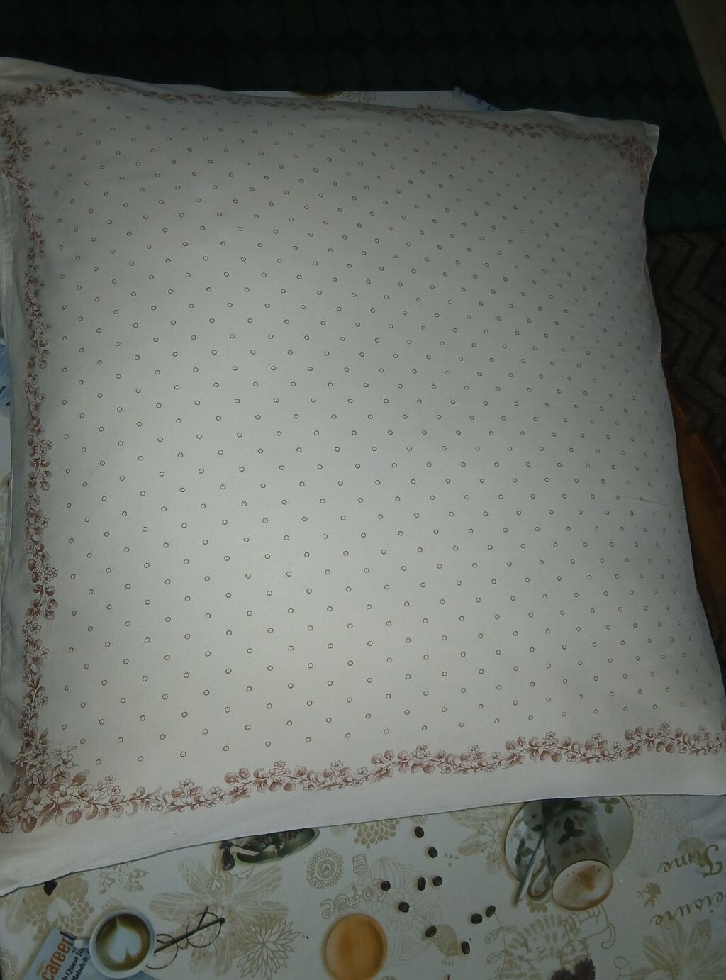 Böyük ölçülü yastıq (5 kilo təmizlənmiz lələkdən istifadə edilib) — Yastıqlar, Digah