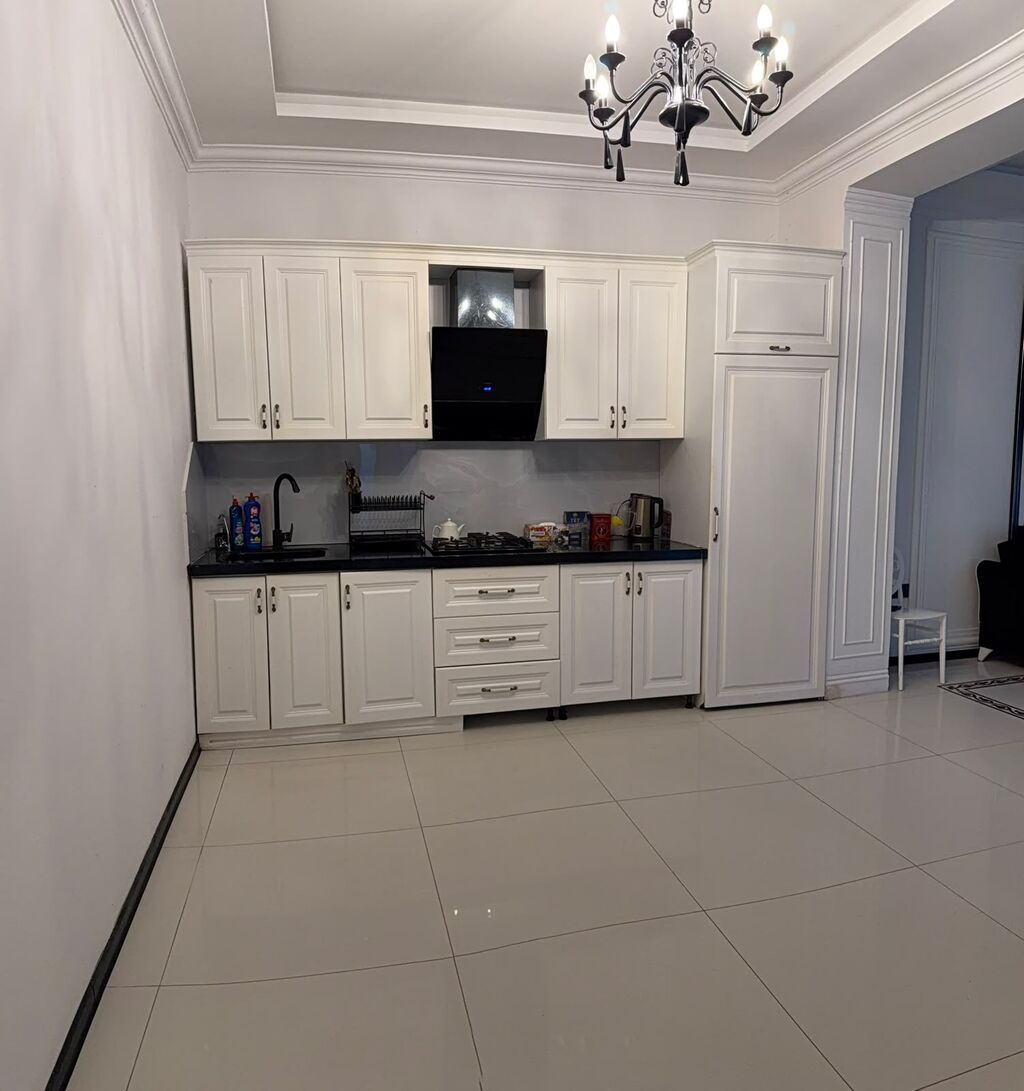 Mətbəx mebeli – 1000 AZN - Ölçü: 3.50 m - Üstü: tökmə mərmər — Mətbəx mobilyası, Bakı
