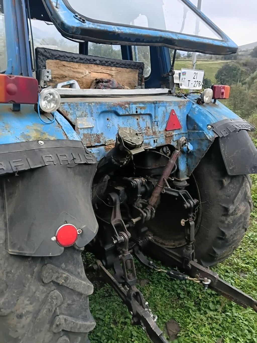 Minsk MTZ seriyasından mavi traktor - Güclü dizel mühərrik, ön tərəfdə — Traktorlar, Gədəbəy (2)