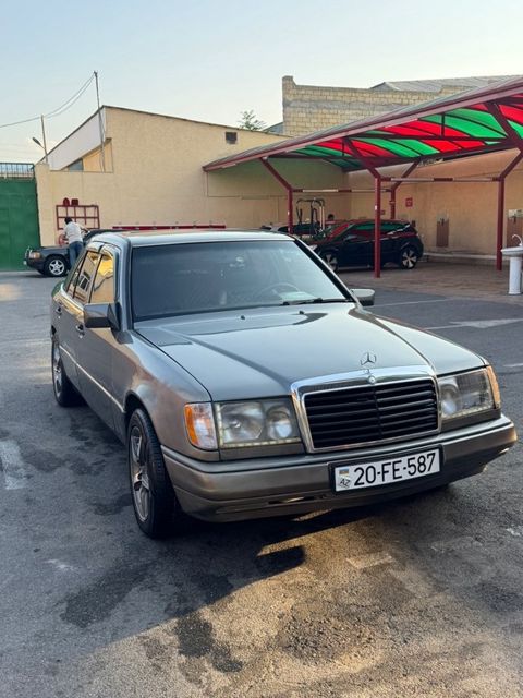 Mercedes 220 E, 2.2 L, 1985 il, 350 000 km — 6 000 ₼ · Gəncə · Avtomobillər Mercedes 220 E, 2.2 L, 1985 il, 350 000 km — Gəncə