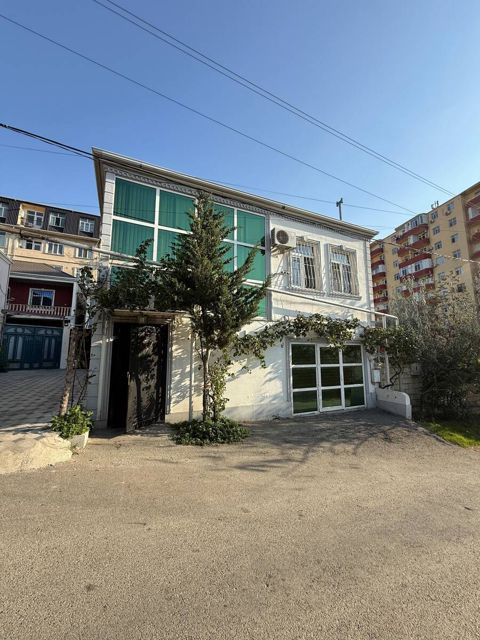 Satılır 5 otaqlı həyət evi/bağ evi 235 m² — 175 000 ₼ · Bakı · Ev, villa Satılır 5 otaqlı həyət evi/bağ evi 235 m² — Bakı